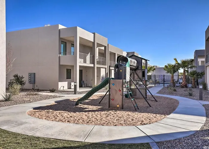 Cheap hotel: Lofts 13 4-Bedroom Modern Loft Steps From The Pool